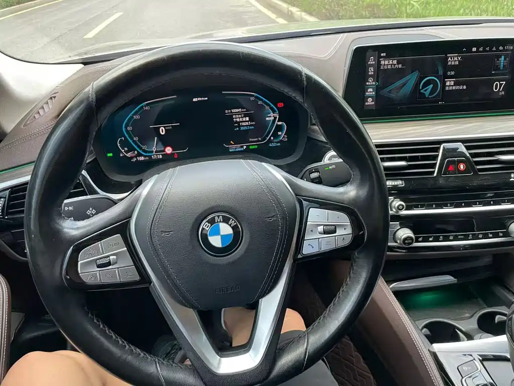 BMW 5 Series New Energy — миниатюра 8