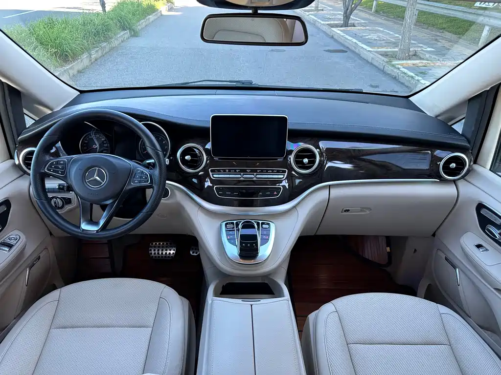Mercedes-Benz V-Class — миниатюра 10