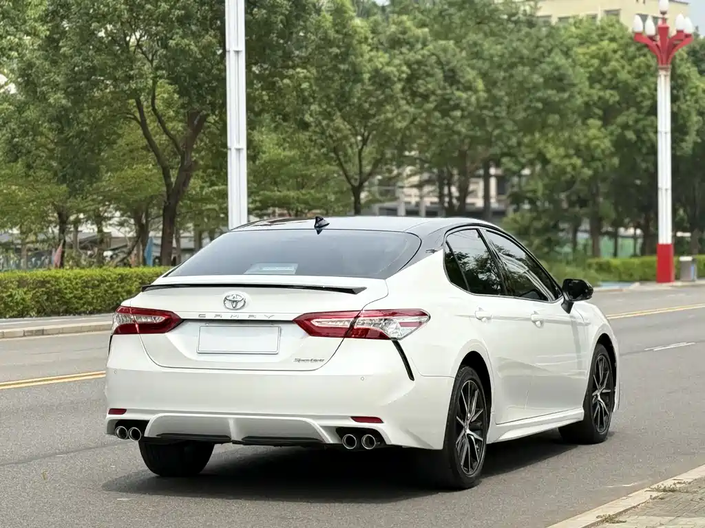 Toyota Camry — миниатюра 10