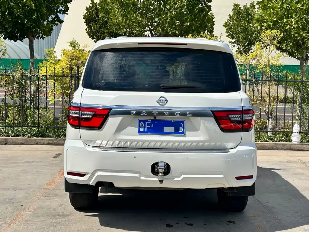 Nissan Patrol — миниатюра 13