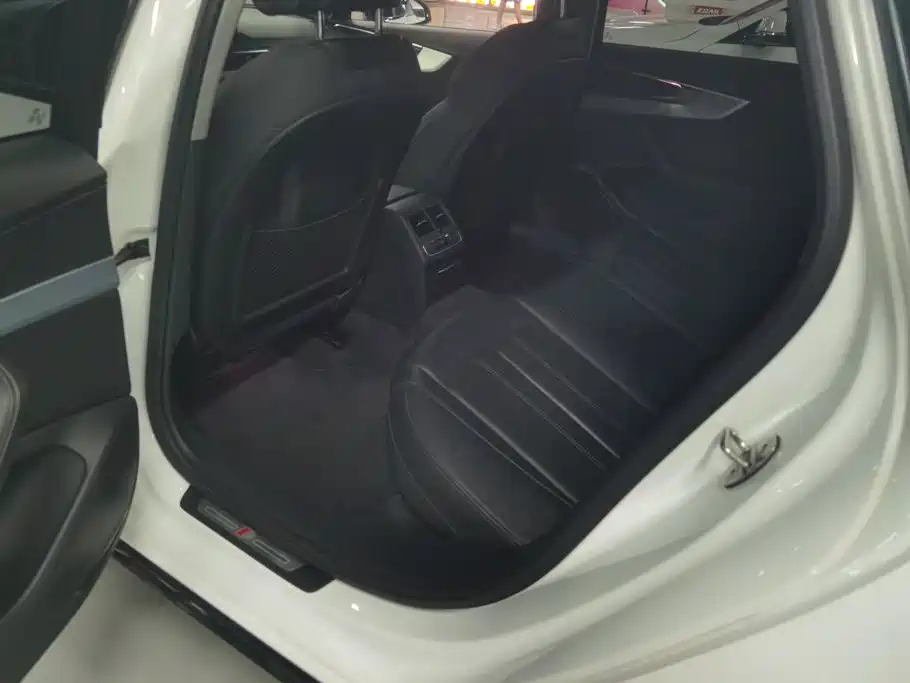 Audi A4L — миниатюра 11