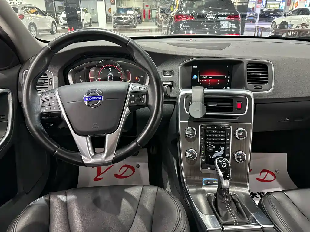Volvo S60 PHEV — миниатюра 10