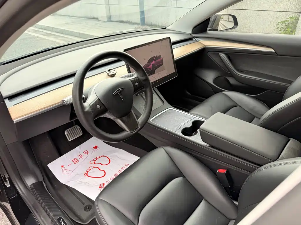 Tesla Model 3 — миниатюра 6