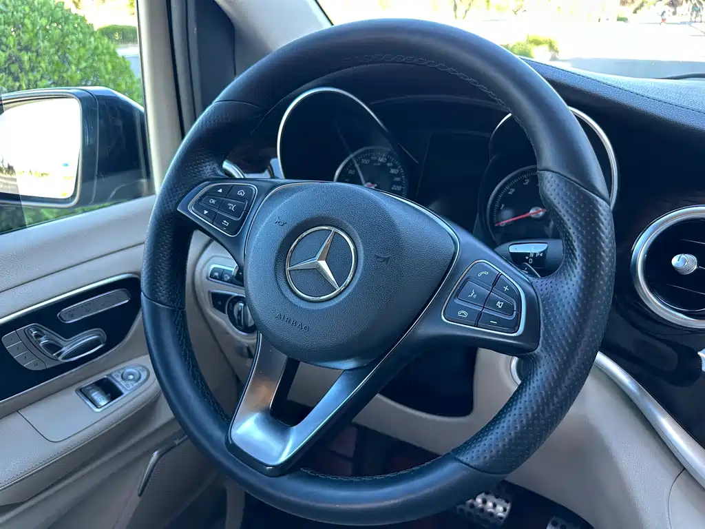 Mercedes-Benz V-Class — миниатюра 12
