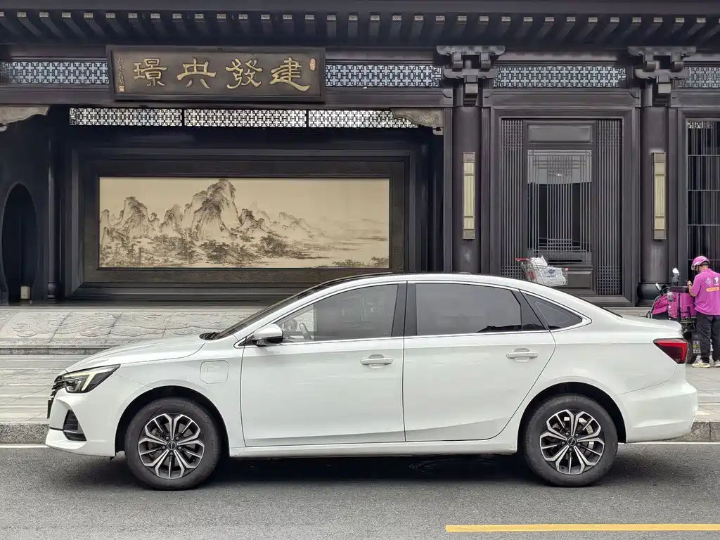 Roewe i6 MAX 2022 EV 500 Premium