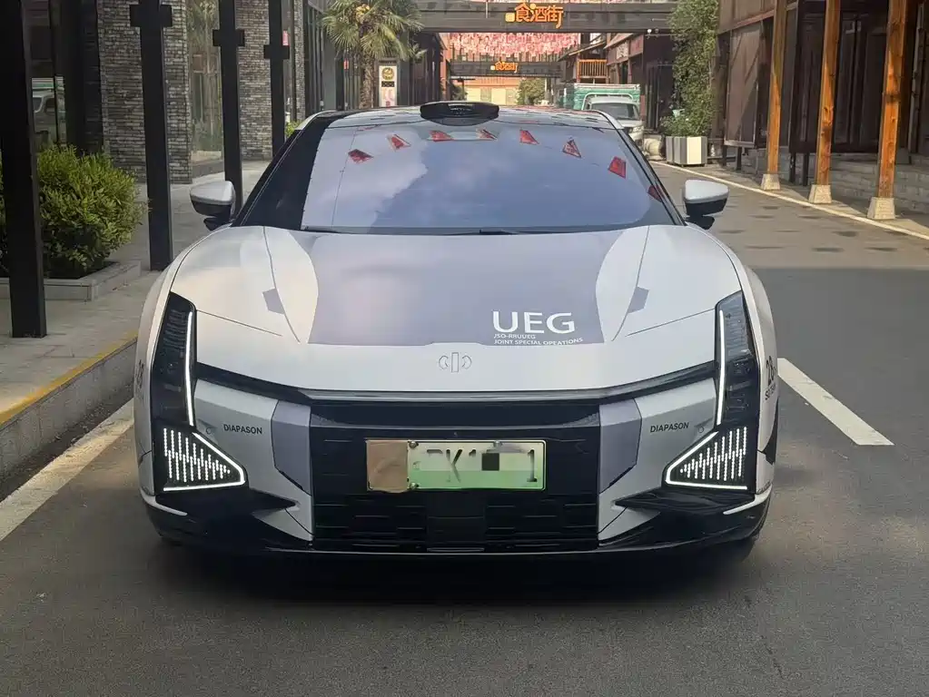 HiPhi HiPhi Z 2023 мест