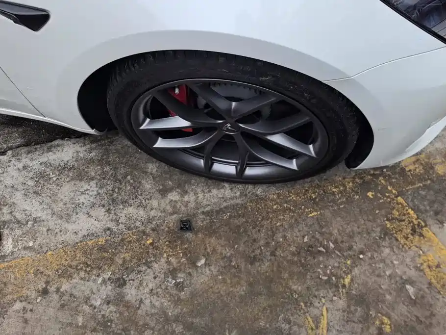 Tesla Model 3 — миниатюра 6
