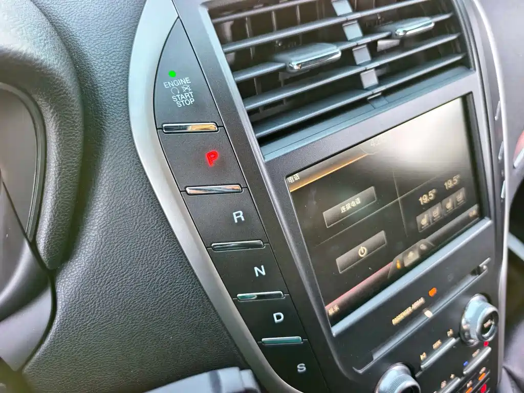 Lincoln MKC — миниатюра 10