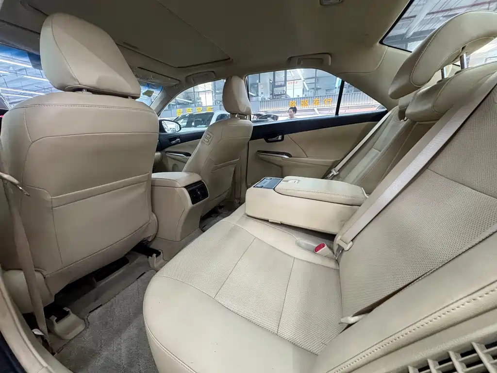 Toyota Camry — миниатюра 10