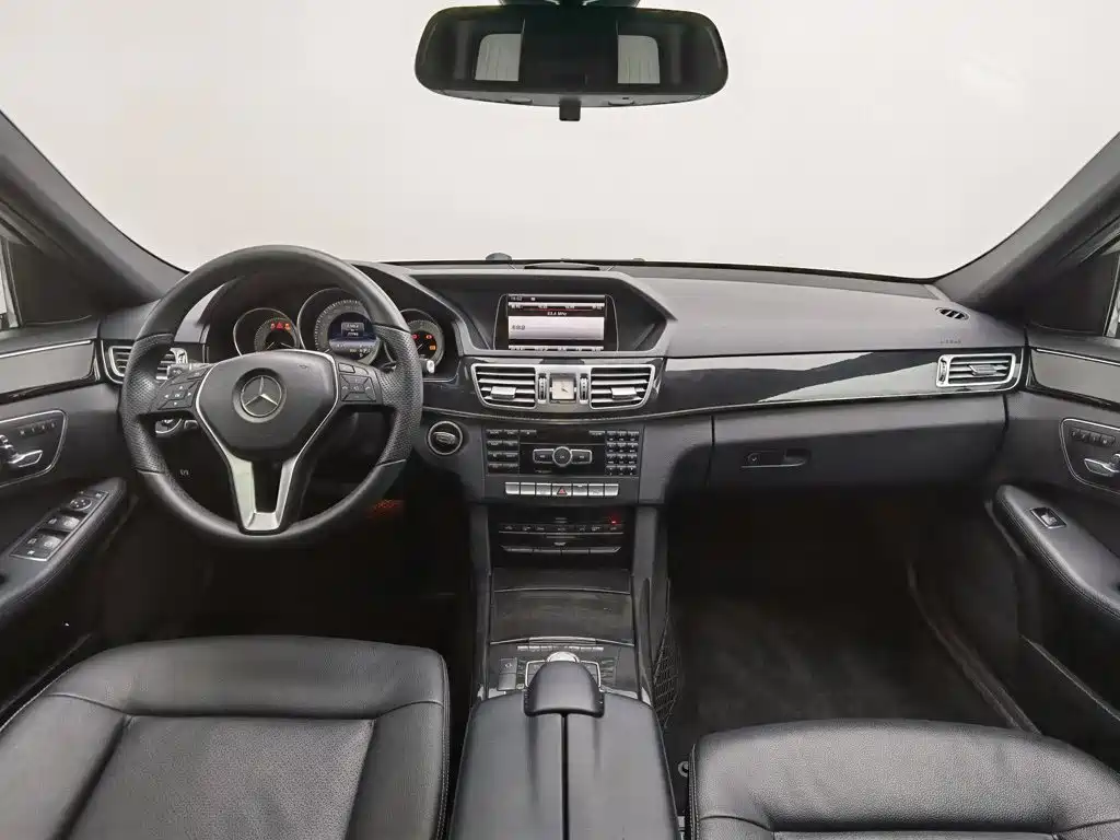 Mercedes-Benz E-Class — миниатюра 5