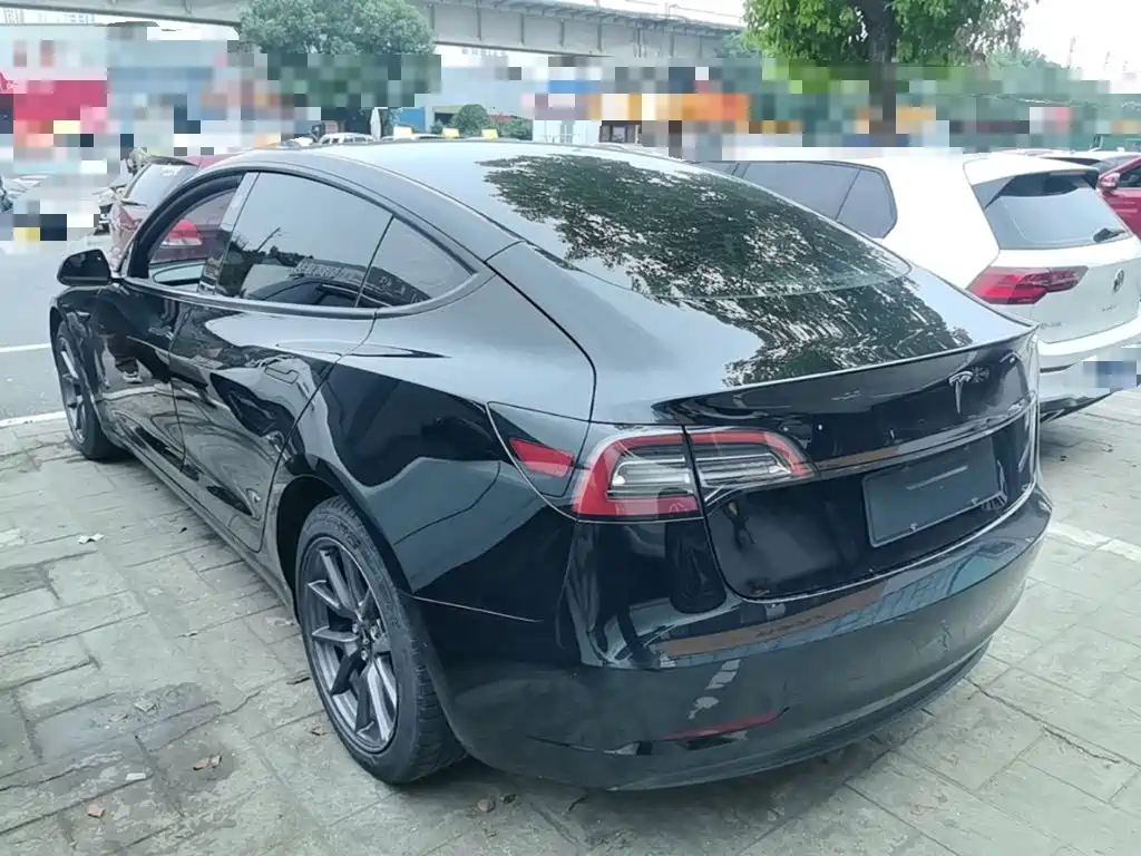 Tesla Model 3 — миниатюра 5