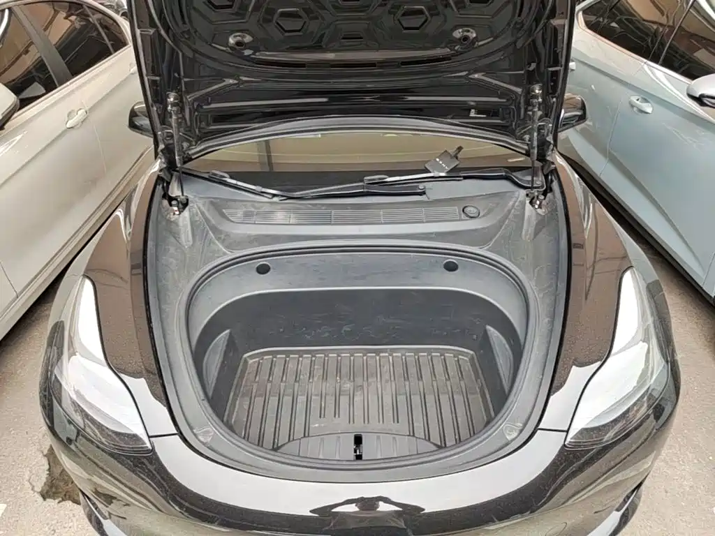 Tesla Model 3 — миниатюра 20