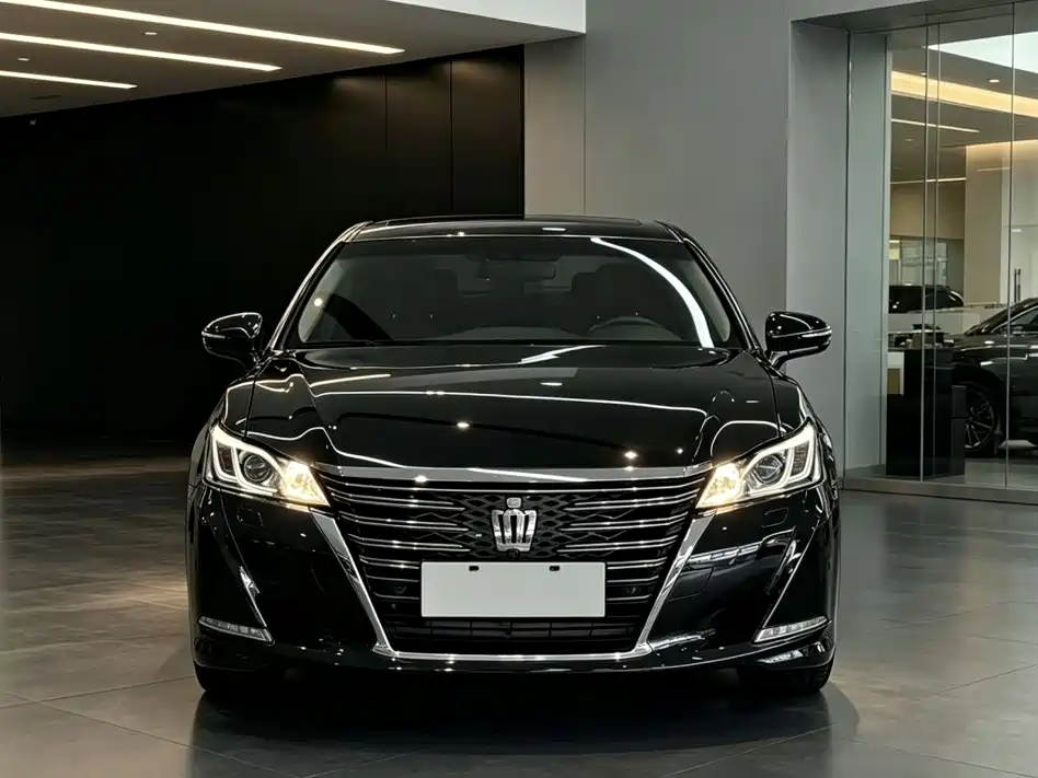 Toyota Crown — миниатюра 3