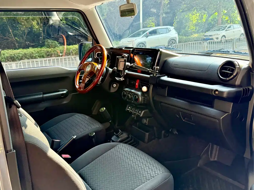 Suzuki Jimny — миниатюра 5