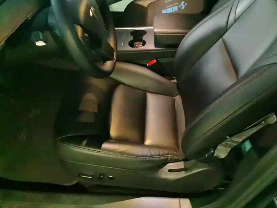 Tesla Model 3 — миниатюра 9