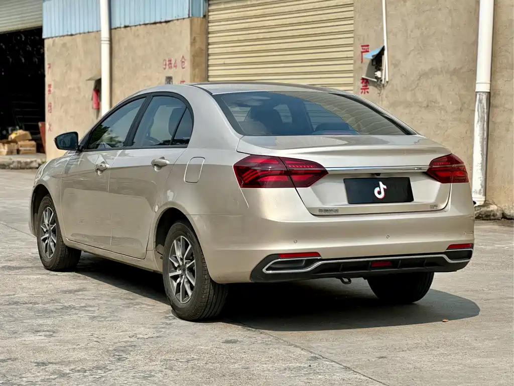 Geely Emgrand — миниатюра 6