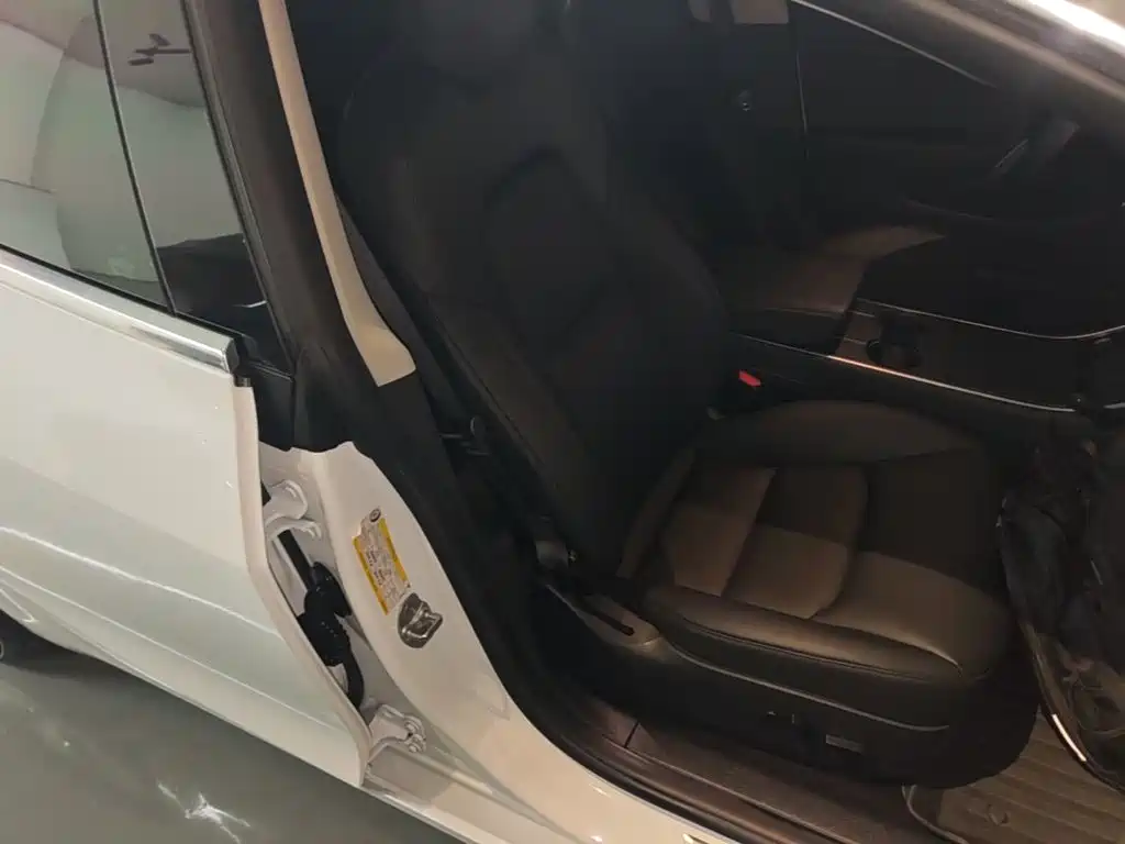 Tesla Model 3 — миниатюра 25