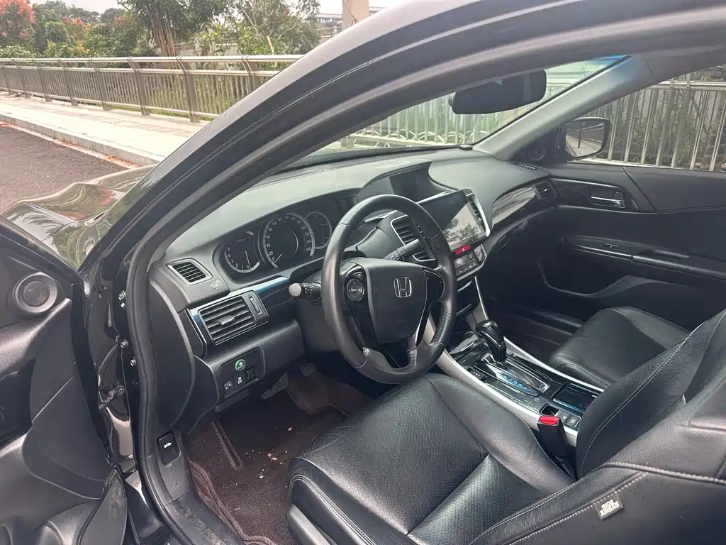 Honda Accord — миниатюра 7