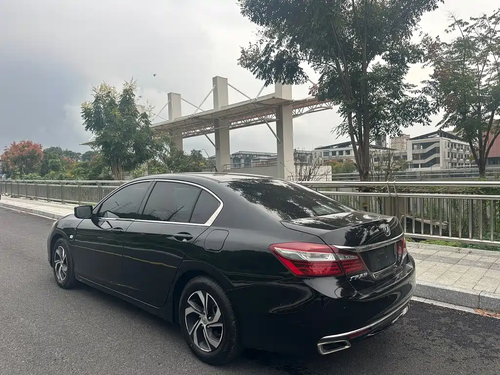 Honda Accord — миниатюра 4