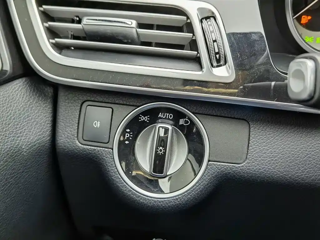 Mercedes-Benz E-Class — миниатюра 21