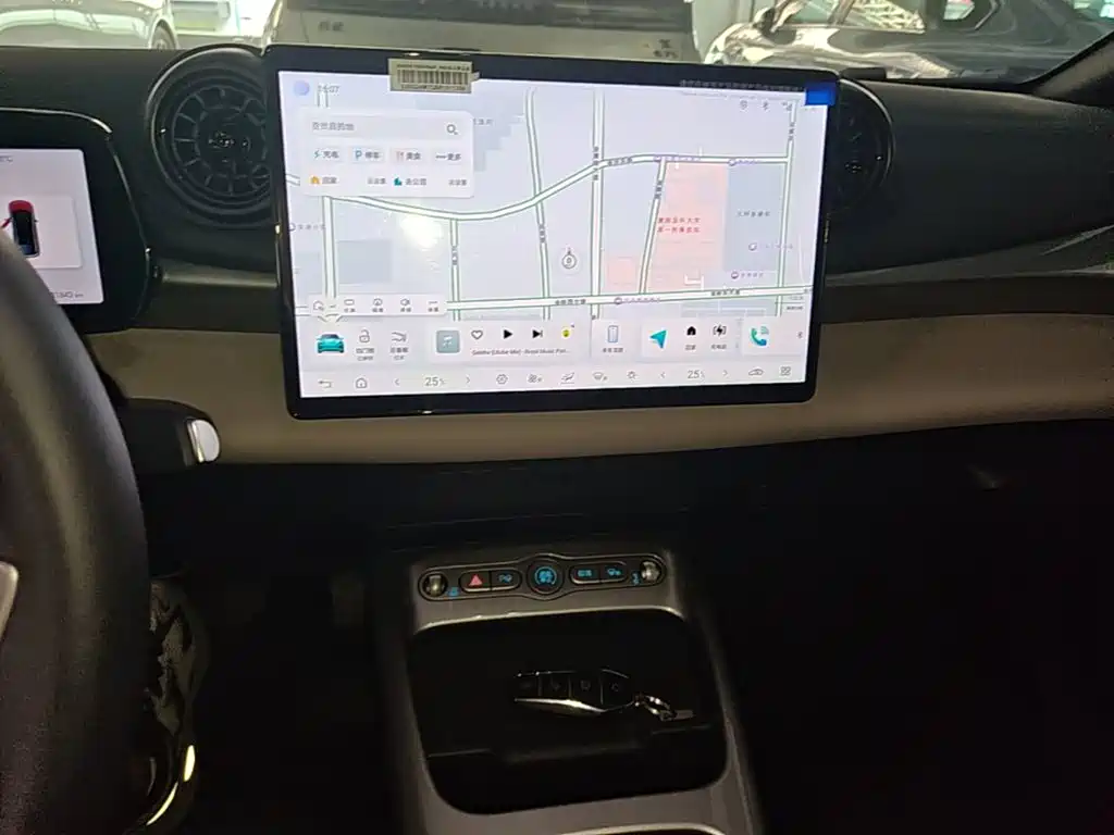 BYD Dolphin — миниатюра 13