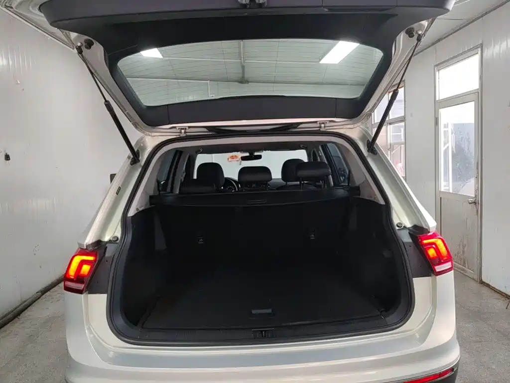 Volkswagen Tiguan L — миниатюра 19