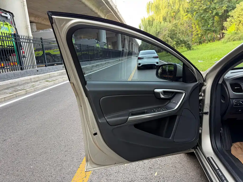 Volvo V60 — миниатюра 11