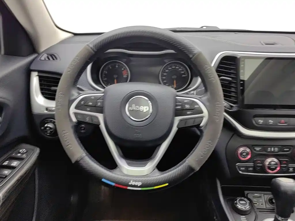 Jeep Cherokee — миниатюра 11