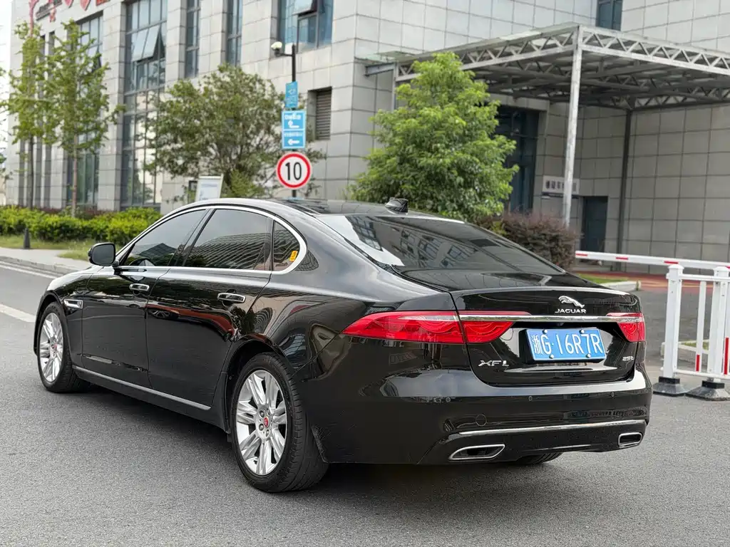 Jaguar XFL — миниатюра 13