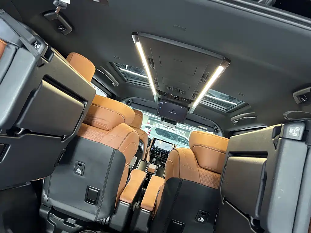 Toyota Alphard — миниатюра 9