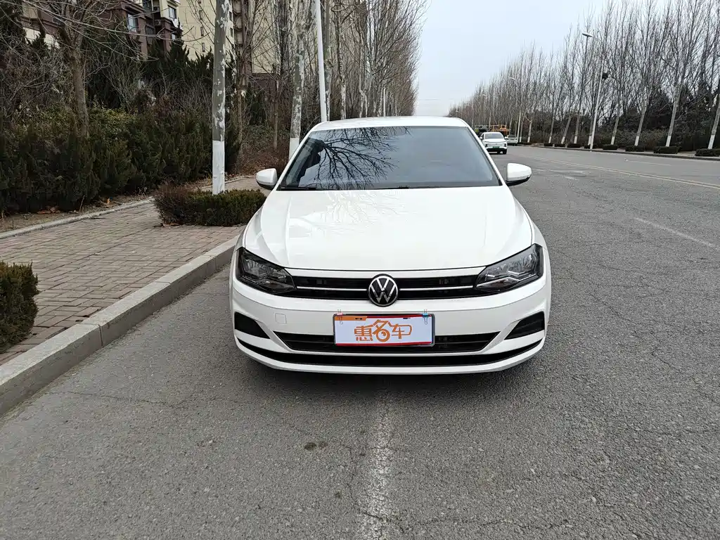VOLKSWAGEN POLO