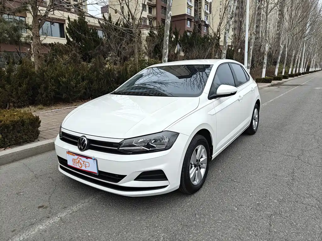 VOLKSWAGEN POLO
