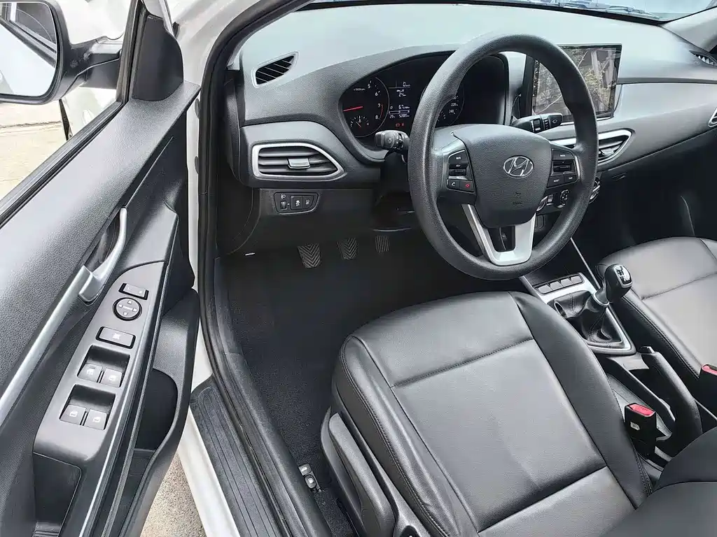 Hyundai Elantra 2017 1.6L MT GLS