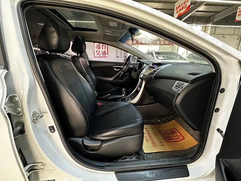 Hyundai Elantra Langdong 1.6L Manual Premium Type, фото 13