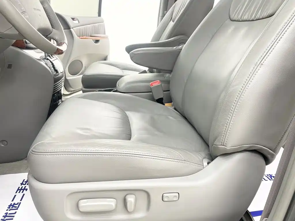 Toyota Sienna — миниатюра 14