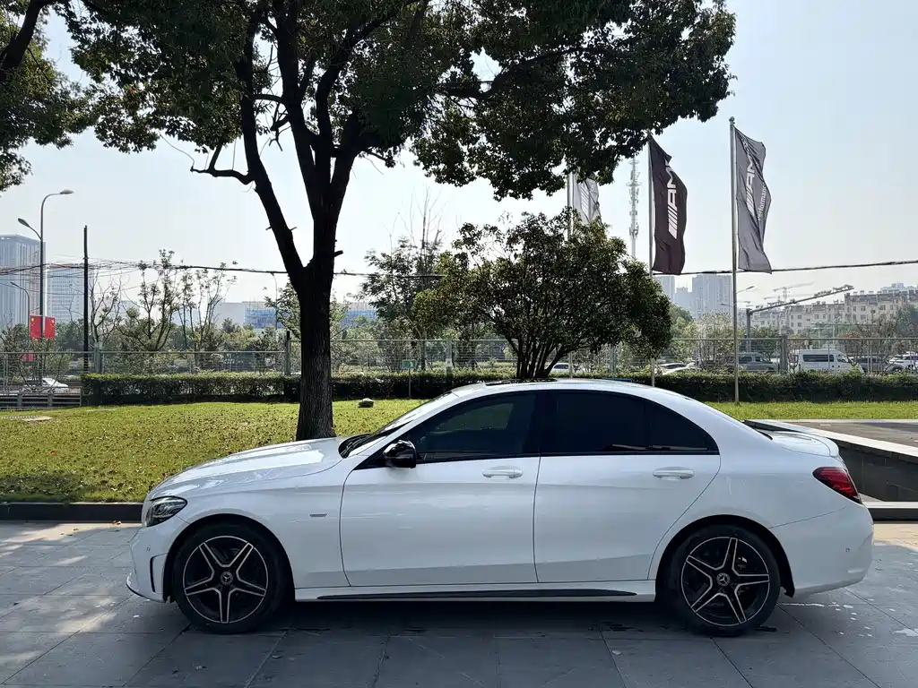 Mercedes-Benz C-Class — миниатюра 15