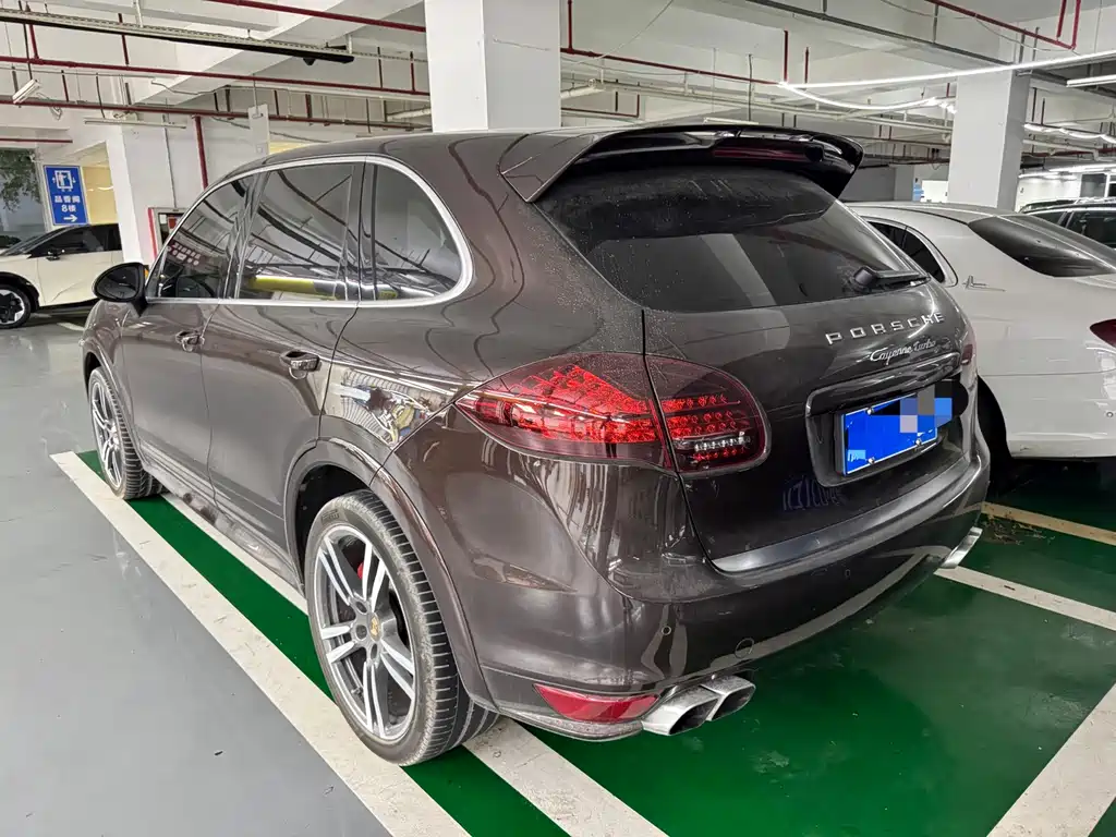 Porsche Cayenne — миниатюра 13