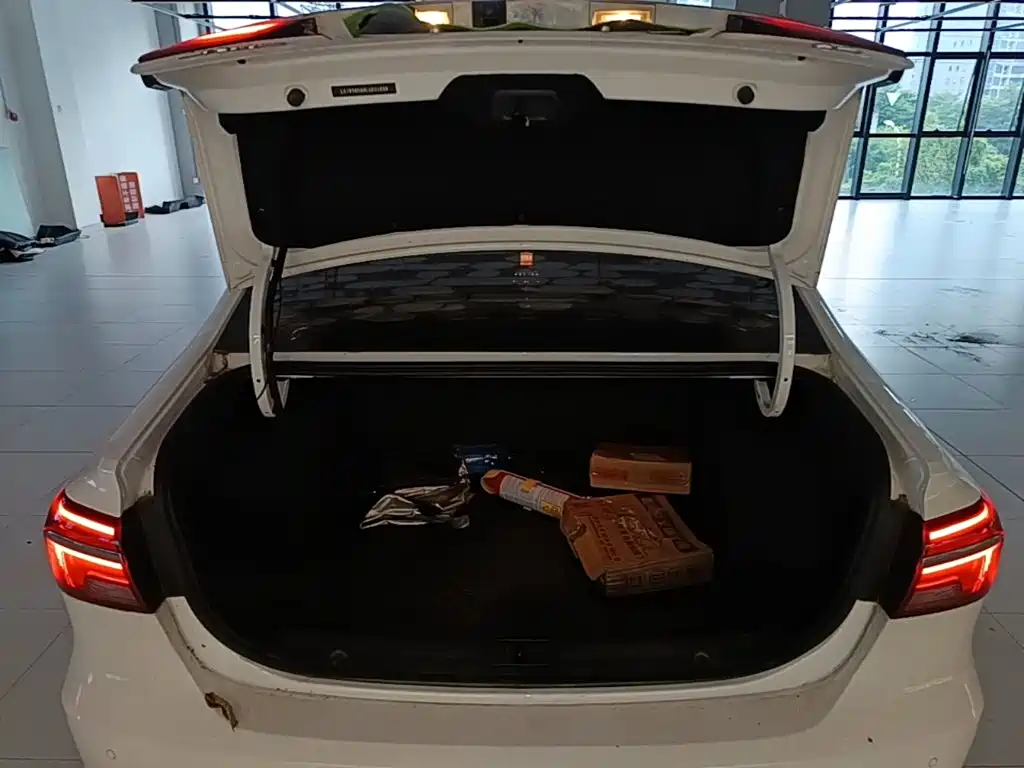 Roewe i6 Classic — миниатюра 19