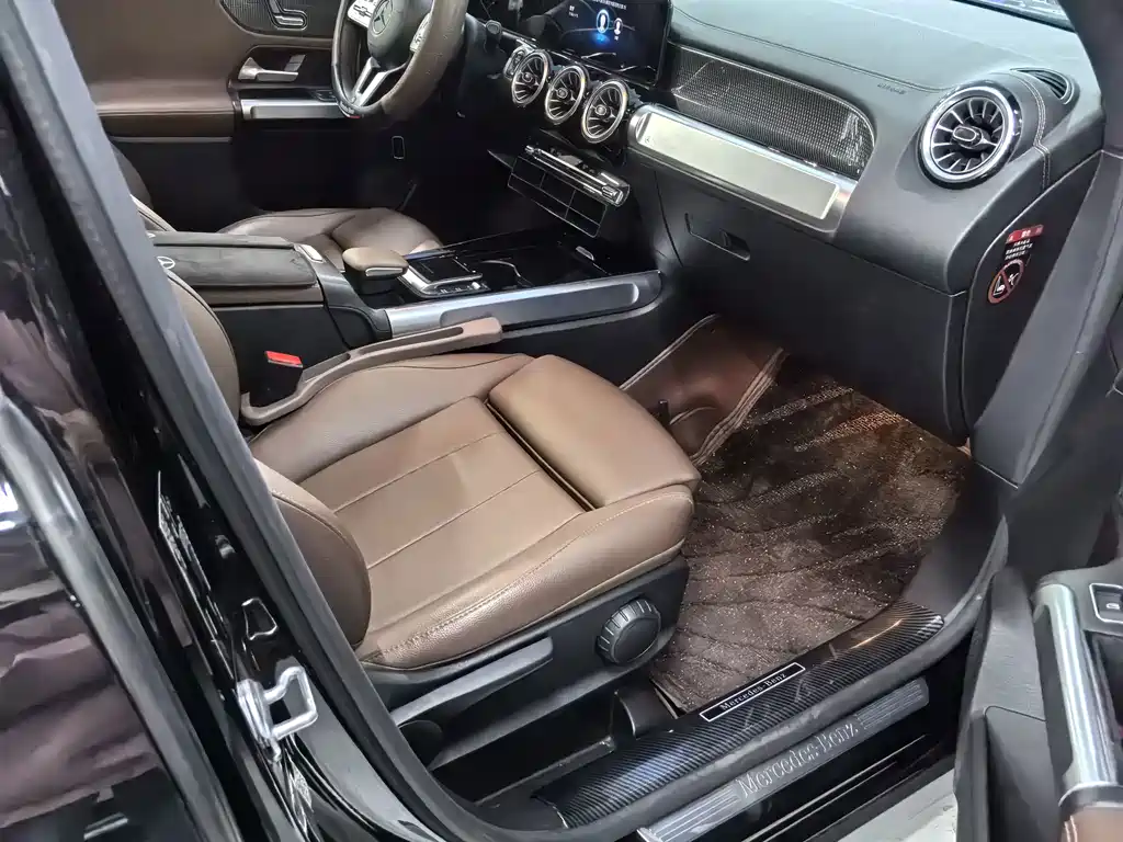 Mercedes-Benz GLB — миниатюра 12