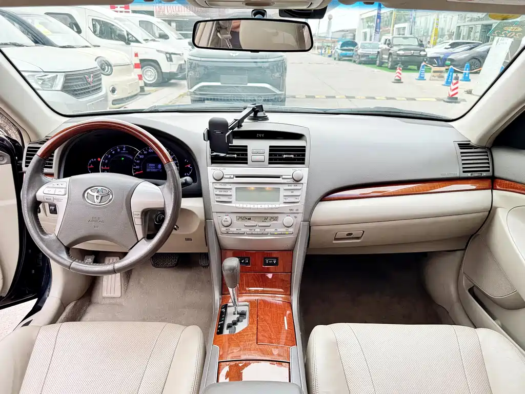 Toyota Camry — миниатюра 7