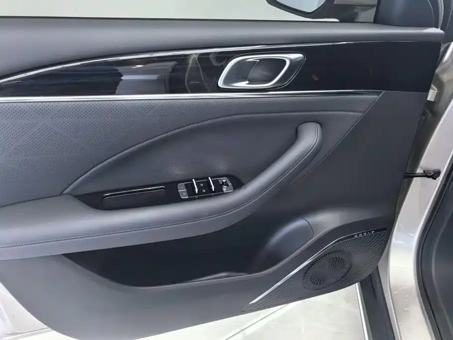 Geely Emgrand — миниатюра 7