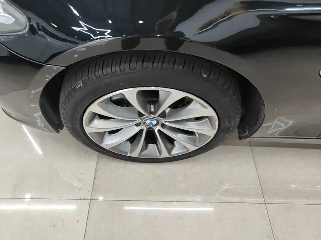 BMW 5 Series — миниатюра 23