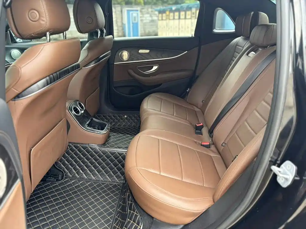 Mercedes-Benz E-Class — миниатюра 8