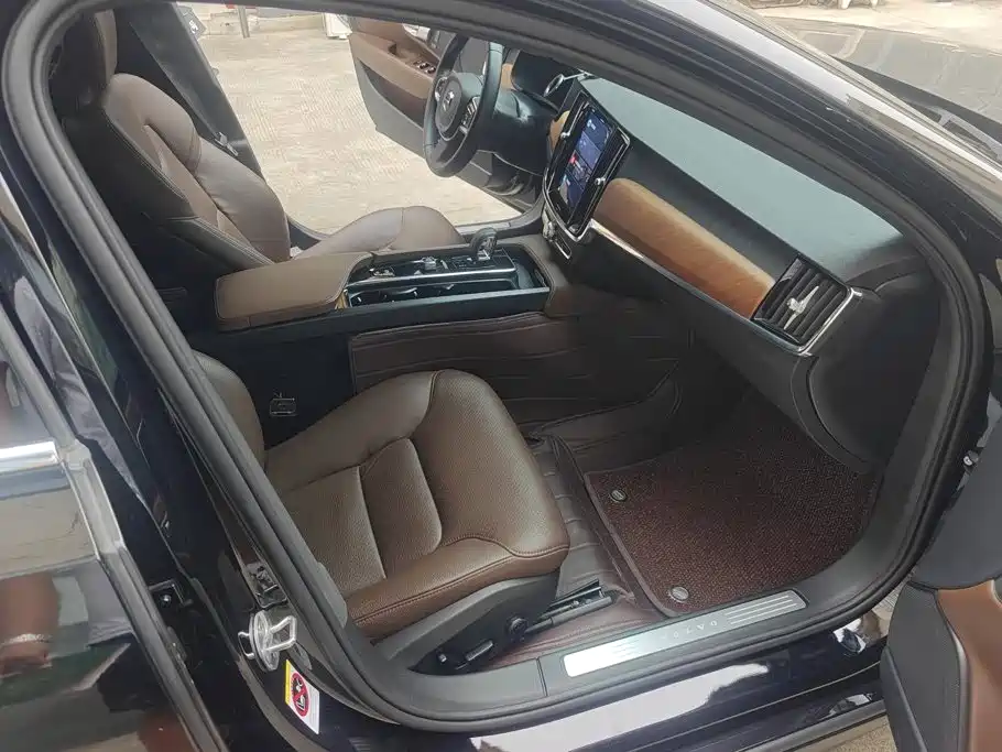 Volvo S90 — миниатюра 8