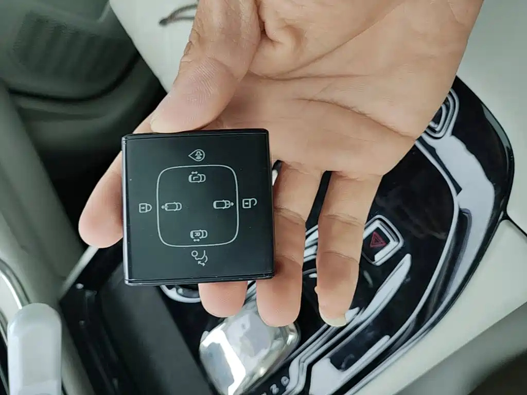 Volvo EM90 — миниатюра 9