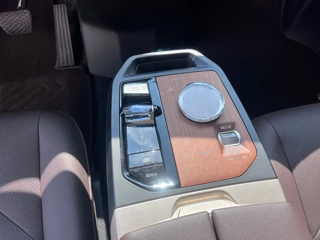 BMW iX — миниатюра 10