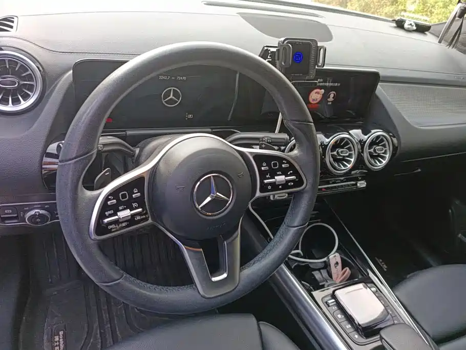 Mercedes-Benz GLA — миниатюра 12