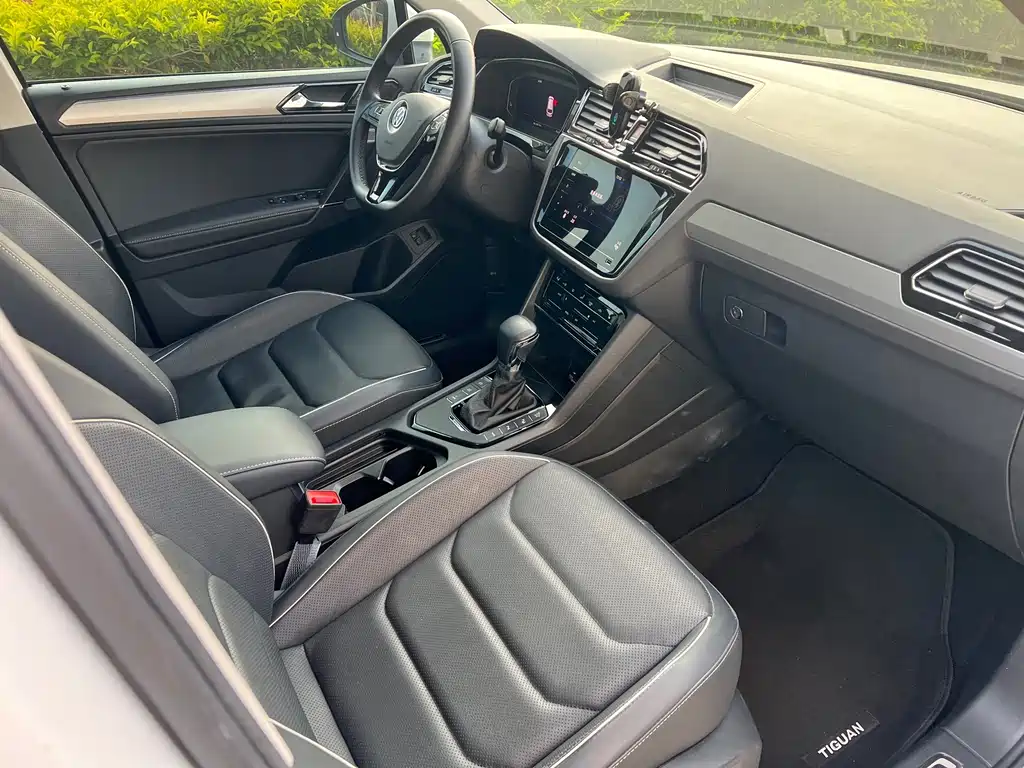 Volkswagen Tiguan L PHEV — миниатюра 7