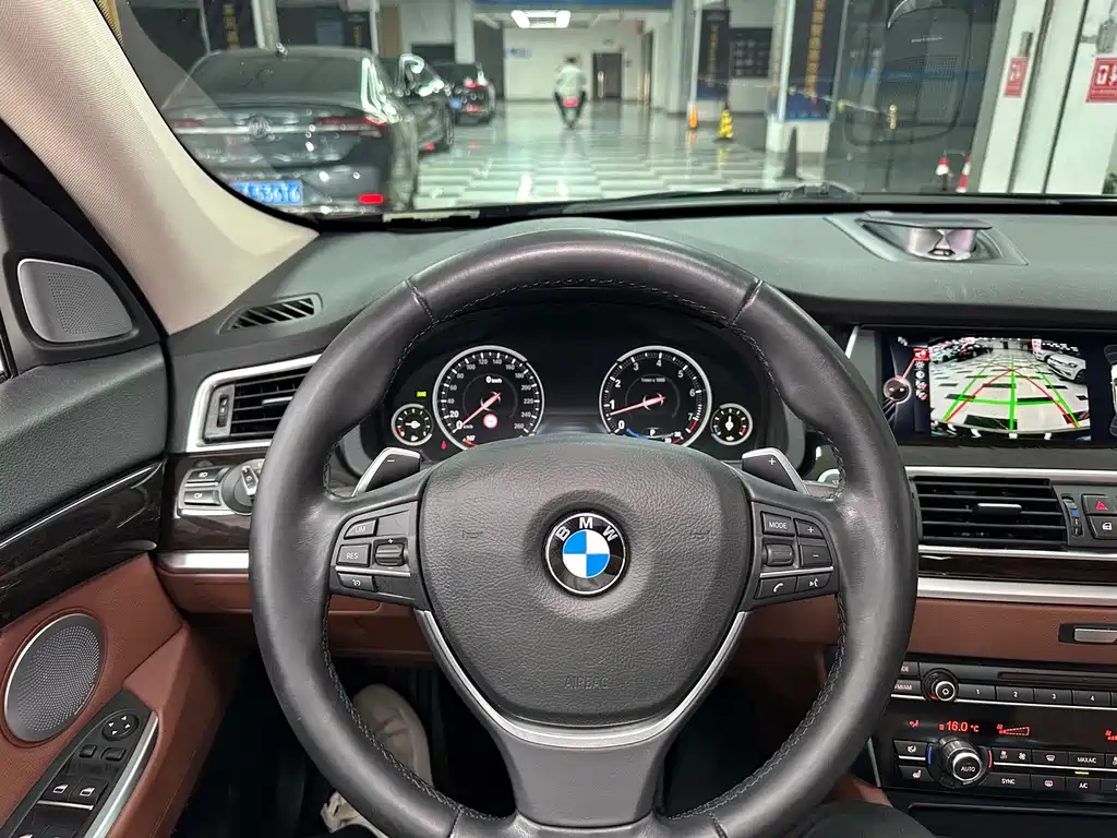 BMW 5 Series GT — миниатюра 13
