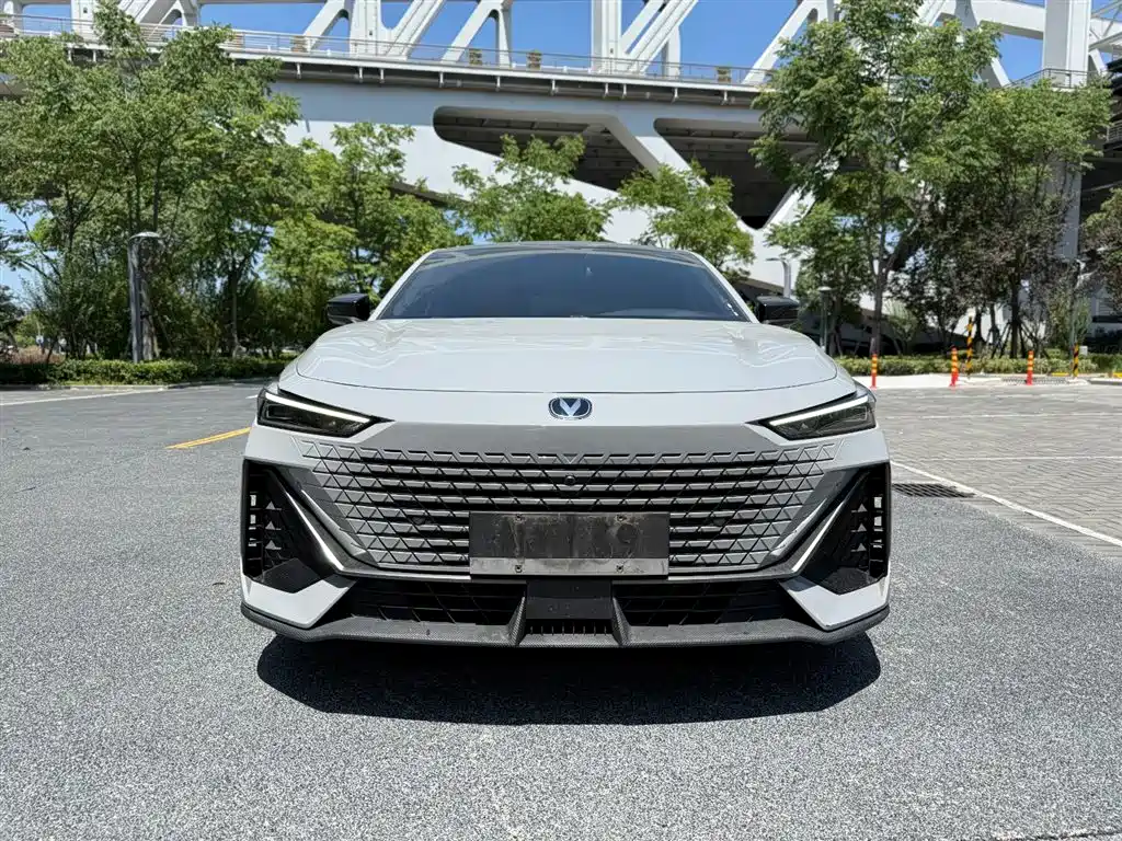 CHANGAN  UNI V